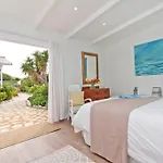 Sea Fever Cottage, Tranquil Beach Home