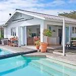 Sea Fever Cottage, Tranquil Beach Home