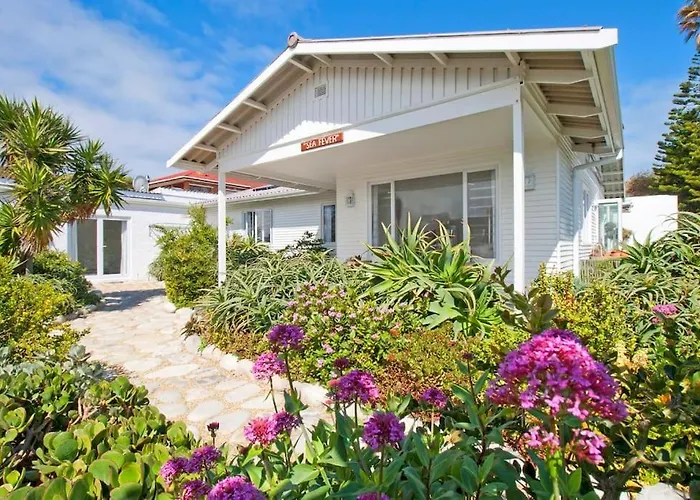 Sea Fever Cottage, Tranquil Beach Home