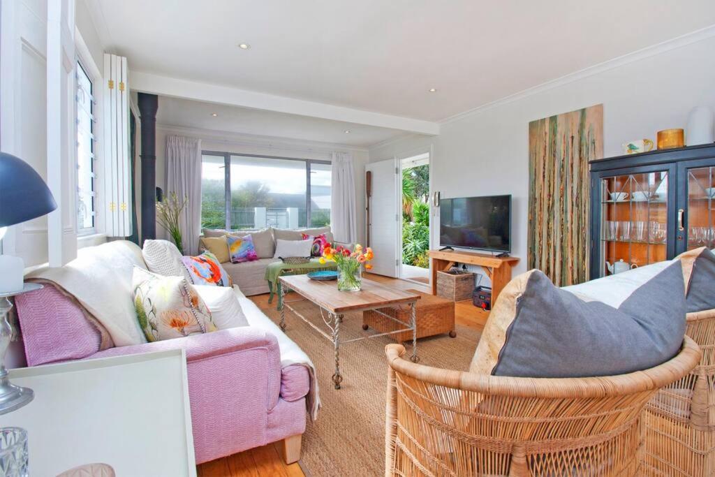 Holiday home Sea Fever Cottage, Tranquil *